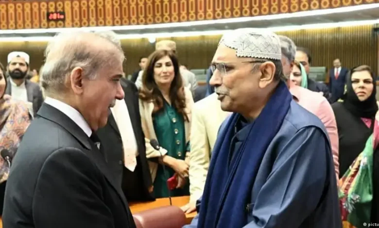 صدرِ مملکت کے دستخط کے بعد ستائیسویں آئینی ترمیم باقاعدہ طور پر آئینِ پاکستان کا حصہ بن گئی