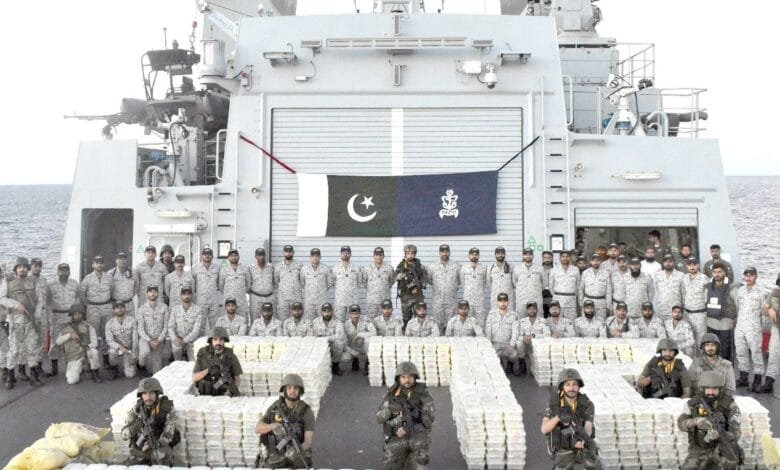 بحیرۂ عرب میں پاکستان نیوی کی بڑی کارروائی؛ 13 کروڑ ڈالر مالیت کی 2 ہزار کلوگرام سے زائد آئس برآمد