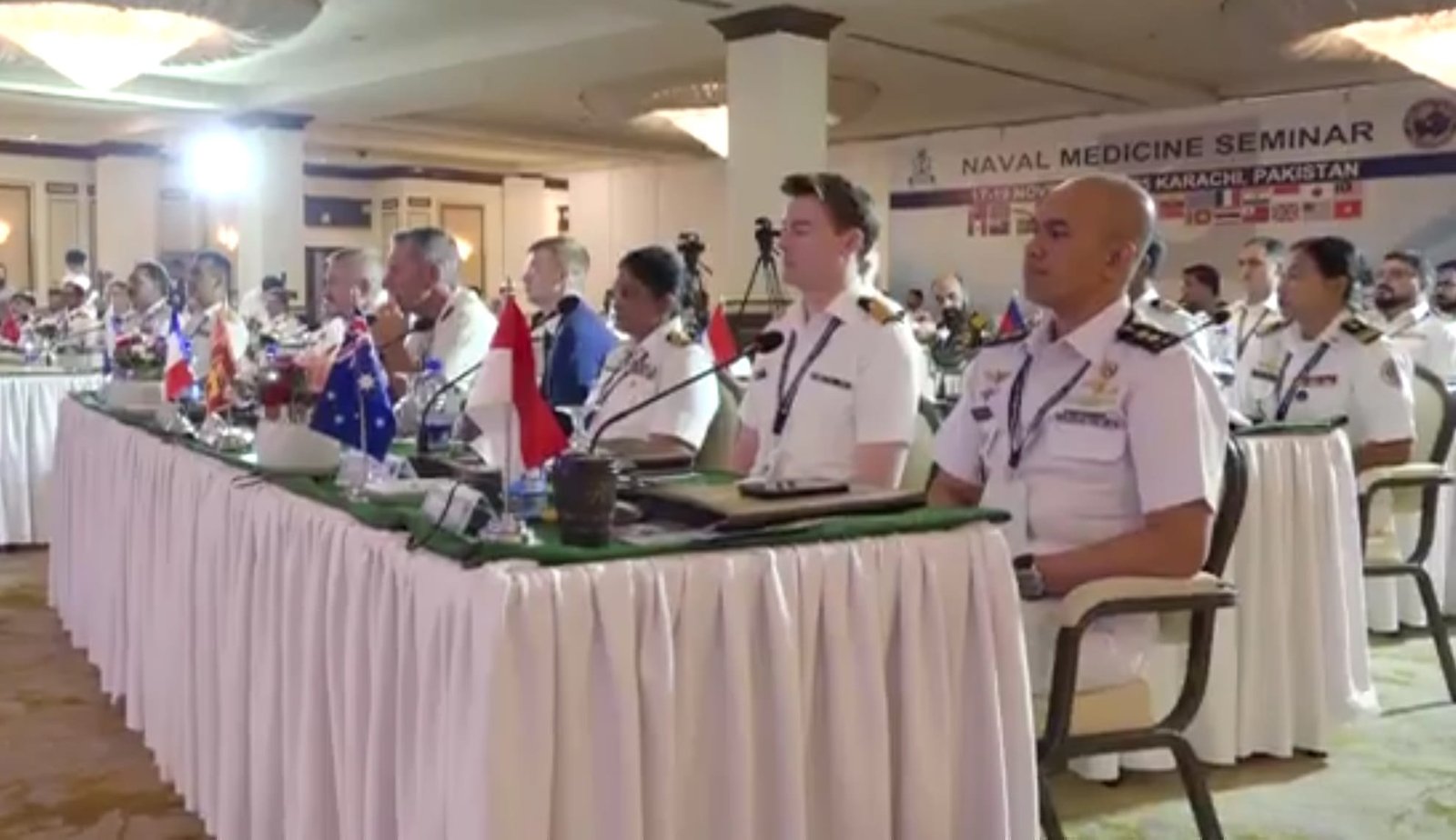 مختلف ممالک کے ماہرین نے اپنی پیشکشوں میں حقیقی آپریشنز، انسانی ہنگامی حالات اور طبی چیلنجز کے دوران تجربات کا تبادلہ کیا