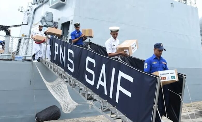 پاک بحریہ کے جہاز PNS SAIF کی سری لنکا میں طوفانی امداد: متاثرہ کمیونٹیز کی مدد کے لیے فوری انسانی امداد فراہم