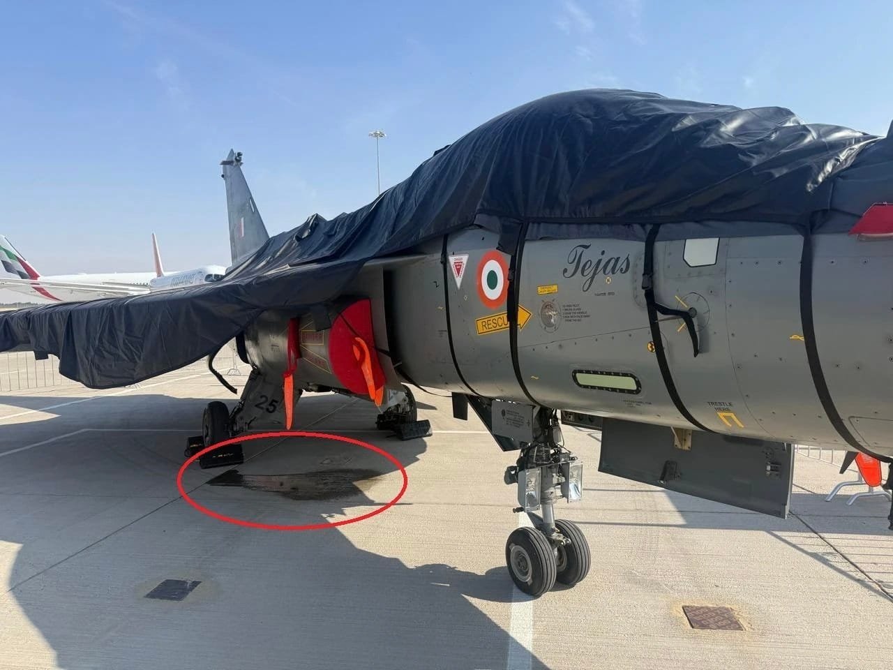 دبئی ایئر شو: پرواز سے پہلے تیل رسنے والی بھارتی ’تیجس‘ ممکنہ طور پر مظاہرے کے دوران تباہ