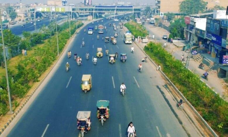 پاکستان گرین لاہور منصوبہ — شاہدرہ میں 1.3 کلومیٹر طویل جی ٹی روڈ کے اطراف شجرکاری مکمل، 5500 درخت لگائے گئے