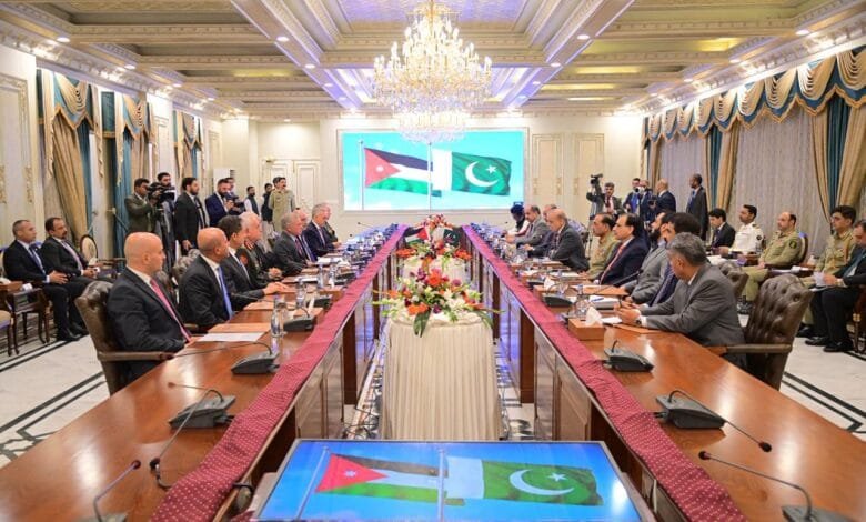 وزیراعظم شہباز شریف اور اردن کے شاہ عبداللہ دوئم کی ملاقات،دوطرفہ تعلقات کو نئی جہت، مختلف شعبوں میں تعاون بڑھانے پر اتفاق