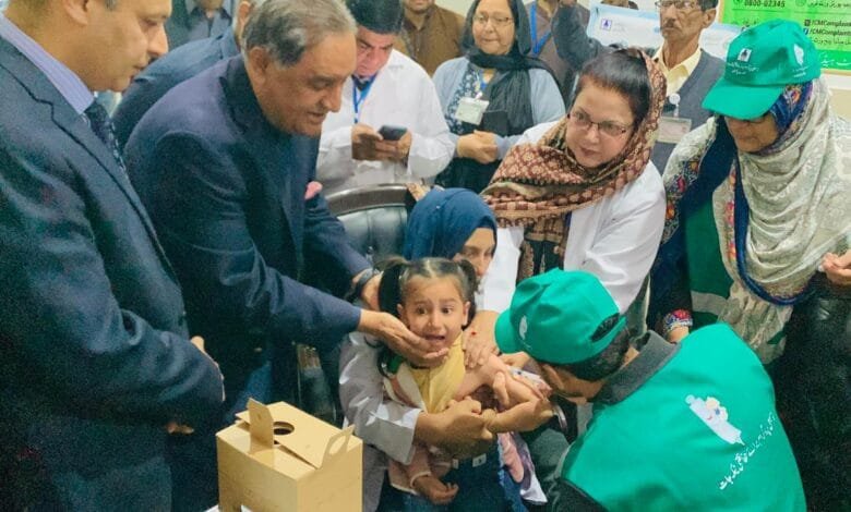 جہلم میں خسرہ و روبیلا سے بچاؤ مہم کا آغاز — مشیرِ صحت پنجاب جنرل (ر) ڈاکٹر اظہر محمود کیانی کی خصوصی شرکت