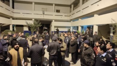 اسلام آباد: تھانہ شالیمار کے مختلف علاقوں میں پولیس کا گرینڈ سرچ اینڈ کومنگ آپریشن،مشکوک افراد کی گرفتاریاں، گھروں اور گاڑیوں کی سخت چیکنگ