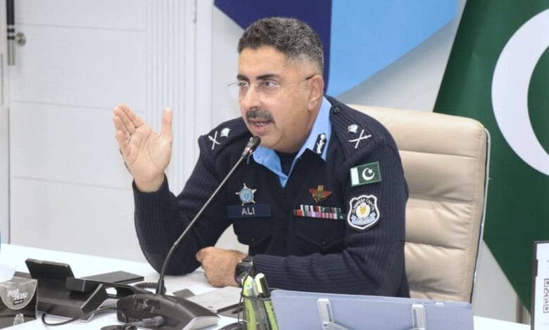 اسلام آباد: امن و امان کے قیام کیلئے تمام وسائل بروئے کار لانے کی ہدایت — آئی جی اسلام آباد کی زیر صدارت اہم کمانڈرز کانفرنس