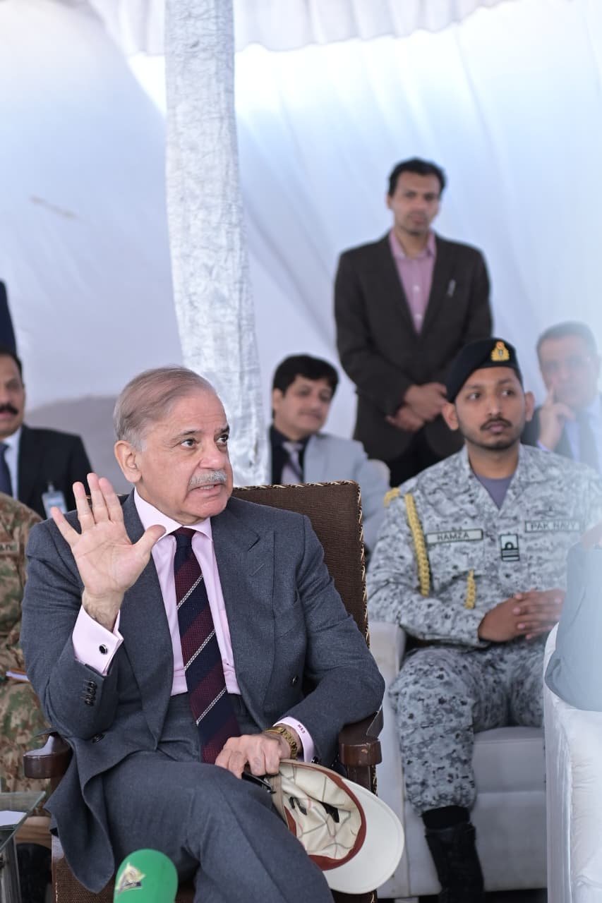 پاکستان: جناح میڈیکل کمپلیکس اور دانش یونیورسٹی منصوبوں میں شفافیت یقینی بنائی جائے، وزیراعظم شہباز شریف