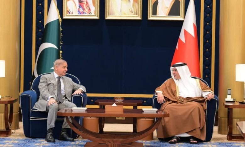 وزیراعظم شہباز شریف کا بحرین کا سرکاری دورہ: اقتصادی، دفاعی اور سیکیورٹی تعلقات کو مستحکم کرنے کے عزم کا اعادہ