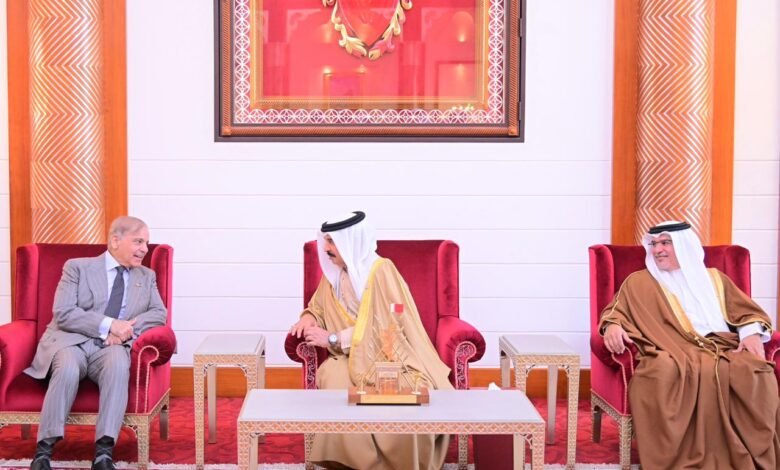 وزیراعظم محمد شہباز شریف کی بحرین کے بادشاہ حمد بن عیسیٰ الخلیفہ سے ملاقات