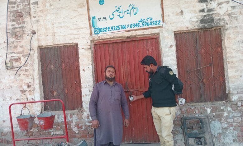 سول ڈیفنس آفیسر محمد بُوٹا کی قیادت میں کی جانے والی اس کارروائی میں پنڈدادنخان میں مختلف غیر قانونی ایل پی جی گیس شاپز کا سراغ لگایا گیا