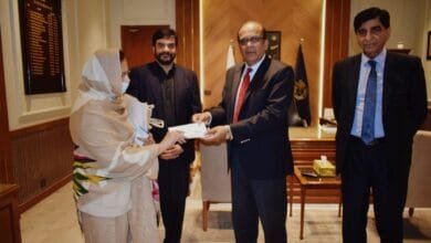 نیب لاہور میں ماہانہ کھلی کچہری کا انعقاد، متاثرین میں چیکس کی تقسیم