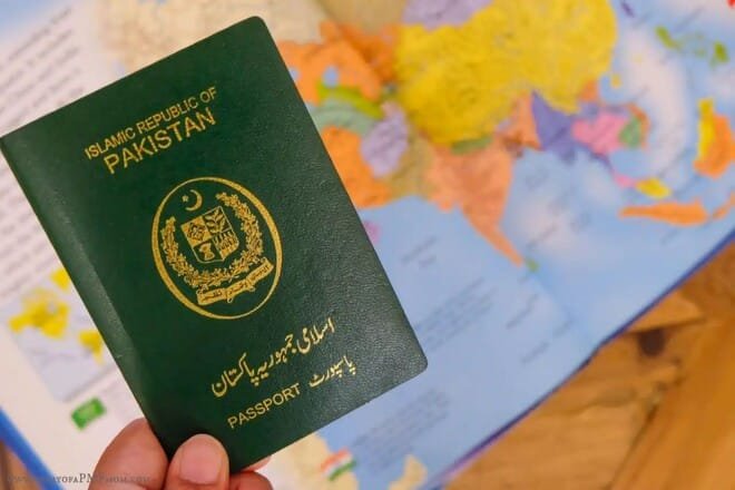 How can Pakistanis who wish to work and study in Germany apply for a visa?