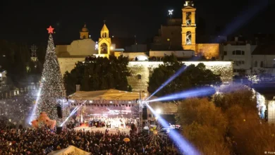 گزشتہ دو برسوں سے کرسمس تقریبات منسوخ کر رکھی تھیں۔ اس دوران مینجر اسکوائر میں ایک علامتی منظر پیش کیا گیا تھا