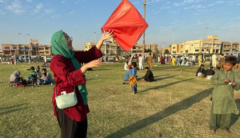 پاکستان کے صوبہ پنجاب میں 25 سال بعد پتنگ بازی کی بہار لوٹ آئی: گورنر پنجاب سلیم حیدر کا آرڈیننس جاری