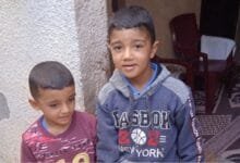 غزہ: اسرائیلی ڈرون حملے میں دو فلسطینی بچے اپنے والد کے لیے لکڑیاں جمع کرتے ہوئے ہلاک