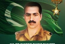 فیلڈ مارشل سید عاصم منیر، ایڈمرل نوید اشرف اور ائیر چیف مارشل ظہیر احمد بابر سدھو کی جانب سے میجر شبیر شریف شہید کی 54 ویں یوم شہادت پر خراجِ عقیدت