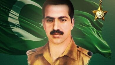 فیلڈ مارشل سید عاصم منیر، ایڈمرل نوید اشرف اور ائیر چیف مارشل ظہیر احمد بابر سدھو کی جانب سے میجر شبیر شریف شہید کی 54 ویں یوم شہادت پر خراجِ عقیدت