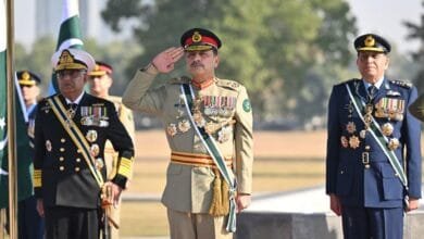 چیف آف آرمی اسٹاف اور چیف آف ڈیفنس فورسز کی تقرری کے موقع پر ٹرائی سروسز گارڈ آف آنر کی شاندار تقریب