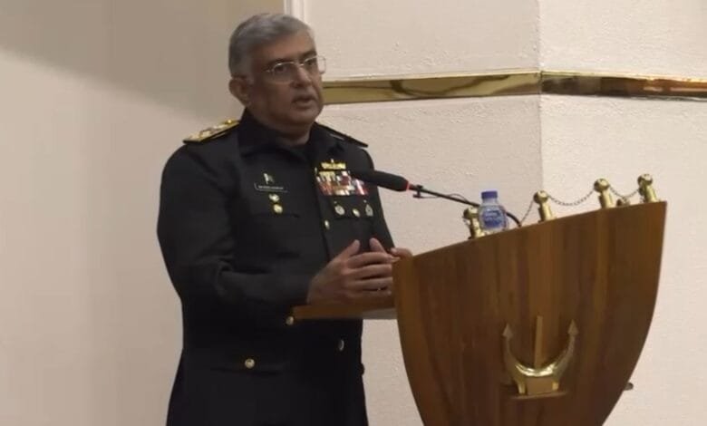 آٹھویں میری ٹائم سیکیورٹی ورکشاپ (MARSEW-8) کے شرکاء کا نیول ہیڈکوارٹرز اسلام آباد کا دورہ، پاک بحریہ کے سربراہ ایڈمرل نوید اشرف کی بریفنگ