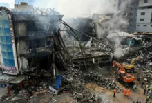 کراچی میں گل پلازہ میں ہولناک آتشزدگی، ہلاکتیں 23 تک پہنچ گئیں، 65 افراد لاپتہ، تحقیقات اور معاوضے کا اعلان