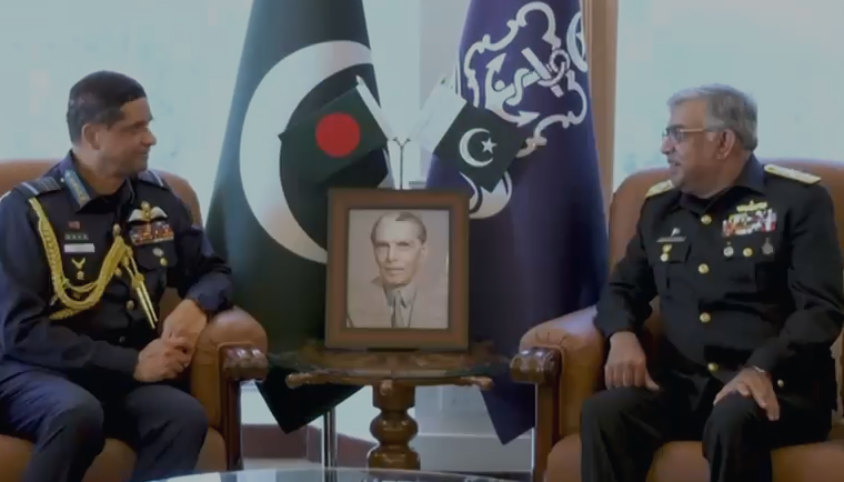 بنگلہ دیش کے ایئر چیف کی پاکستان نیوی کے سربراہ سے ملاقات، دفاعی تعاون مزید بڑھانے پر زور