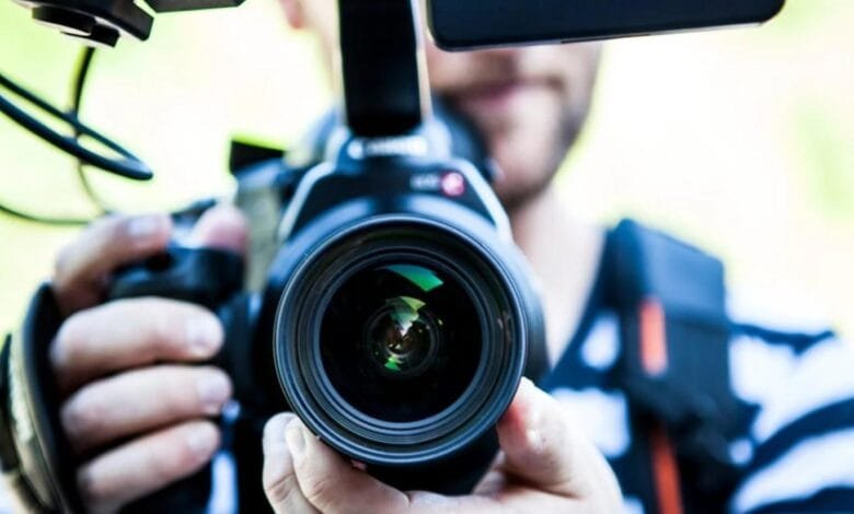 سوشل میڈیا انفلوئنسرز اور وی لاگرز کے ساتھ اعلیٰ سیکیورٹی حکام کی خصوصی نشست