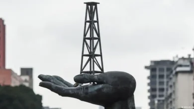 ہماری بڑی امریکی آئل کمپنیاں، جو دنیا میں سب سے بڑی ہیں، وہاں (وینزویلا) جائیں گی، اربوں ڈالر خرچ کریں گی