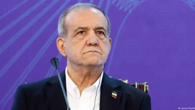 ایران کے سپریم لیڈر آیت اللہ علی خامنہ ای پہلے ہی ''فسادیوں‘‘ کے خلاف سختی برتنے کا کہہ چکے ہیں، تاہم انہوں نے بھی تاجروں کے احتجاج کو حق بجانب قرار دیا۔