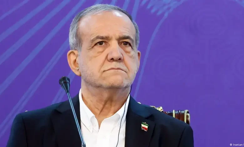 ایران کے سپریم لیڈر آیت اللہ علی خامنہ ای پہلے ہی ''فسادیوں‘‘ کے خلاف سختی برتنے کا کہہ چکے ہیں، تاہم انہوں نے بھی تاجروں کے احتجاج کو حق بجانب قرار دیا۔