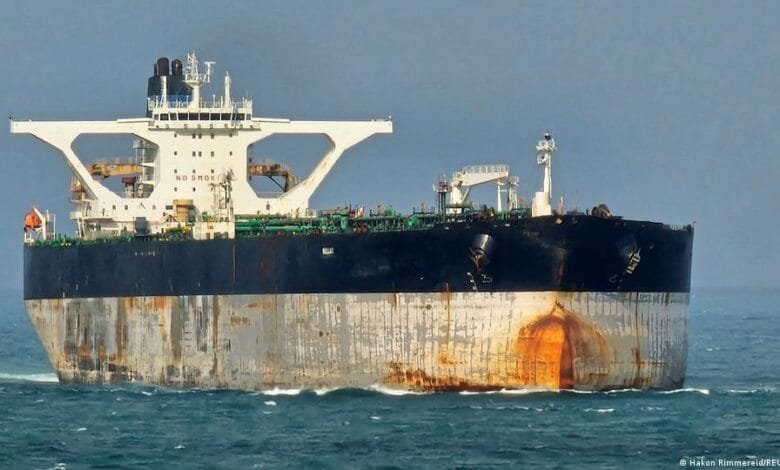امریکی فوج نے روسی پرچم والا آئل ٹینکر قبضے میں لے لیا
