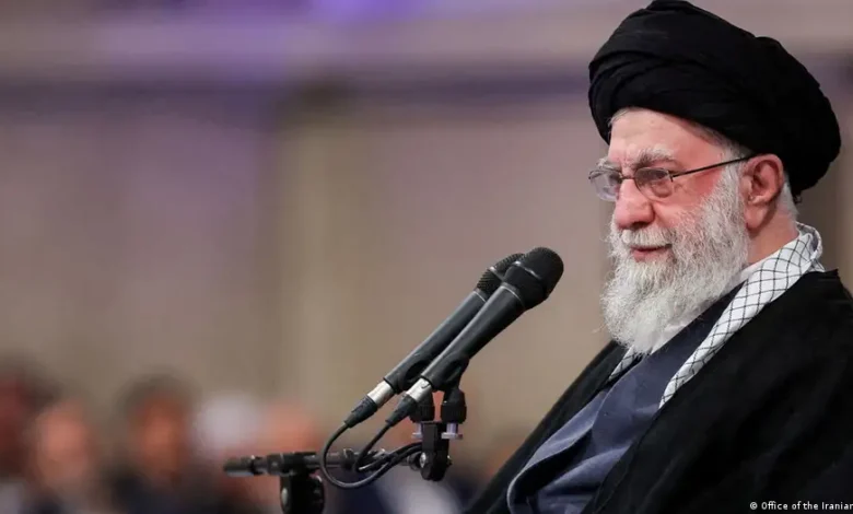 ایران: احتجاج کے باوجود مذہبی حکمرانوں کی گرفت مضبوط کیوں؟