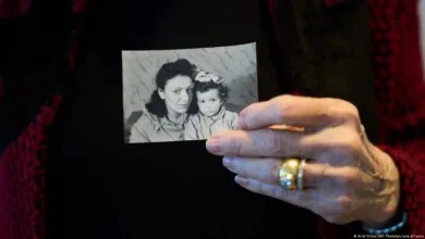 ہولوکاسٹ: والدین کی محبت کی کہانی کم عمر ترین گواہ کی زبانی