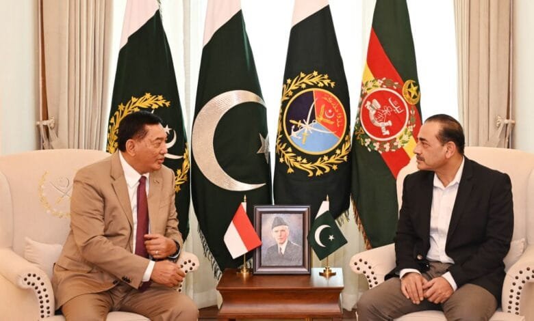 پاکستان اور انڈونیشیا کے درمیان دفاعی تعاون کے فروغ پر اتفاق، انڈونیشیا کے وزیر دفاع کی جی ایچ کیو میں فیلڈ مارشل عاصم منیر سے اہم ملاقات