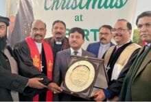 ریورنڈ ڈاکٹر مجید ایبل نے کمشنر گوجرانوالہ سید نوید شیرازی اور دیگر کو خصوصی شیلڈز سے نوازا ،تقریب میں امن و امان کے قیام پر سول انتظامیہ اور پولیس کی مثالی خدمات کا اعتراف