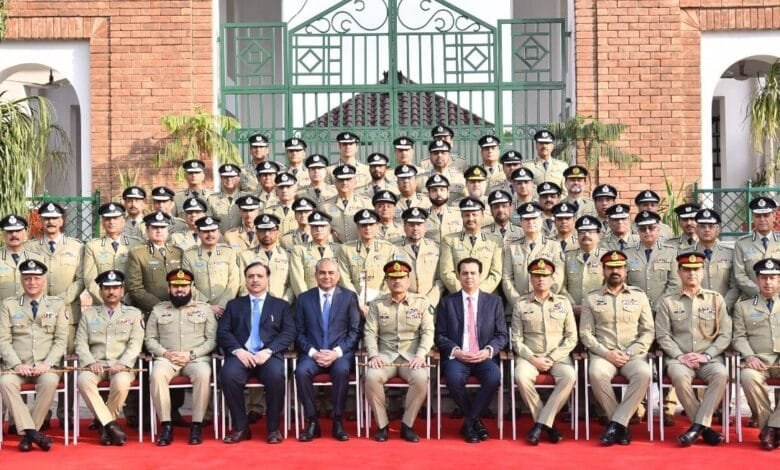 پولیس داخلی سلامتی کی پہلی دفاعی لائن، پاک فوج پولیس کے شانہ بشانہ کھڑی ہے: فیلڈ مارشل اینڈ چیف آف ڈیفنس اسٹاف