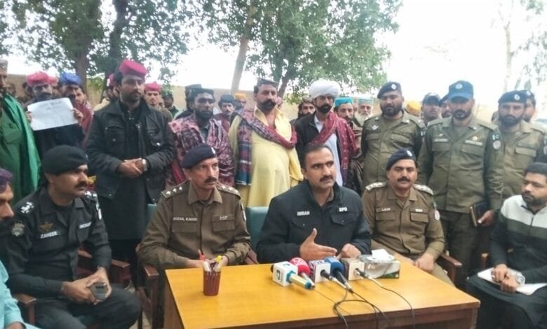 پاکستان کے علاقہ کچہ میں آپریشن، پولیس کا بڑا کامیاب حملہ، 95 ڈاکوؤں کا سرنڈر، عمرانی گینگ کے 41 ڈاکو بھی ہتھیار ڈال چکے