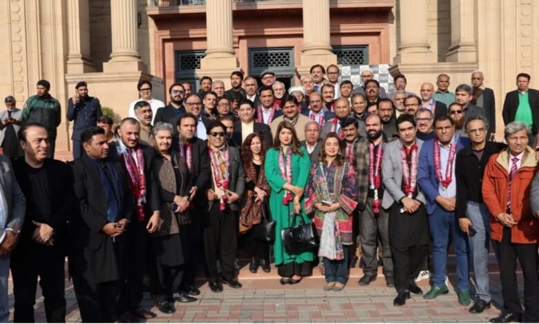 ملک محمد احمد خان کا مدلل خطاب اور ارشد انصاری کی اسٹیٹس مین سپرٹ