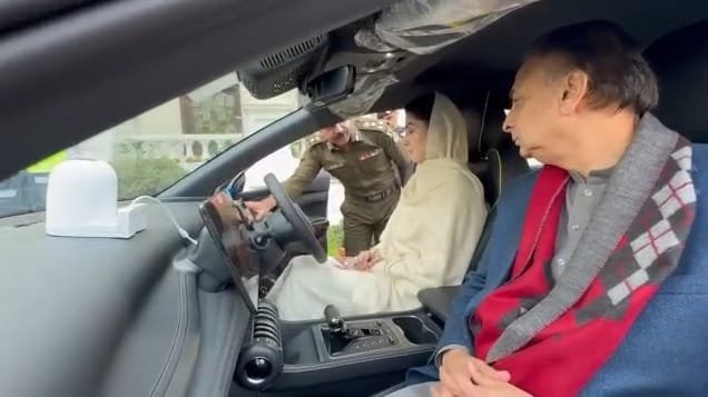 ملک میں گرین پولیسنگ کا تاریخی آغاز، پٹرولنگ کے لیے پہلی الیکٹرک گاڑی سڑکوں پر، پنجاب نے ایک اور اعزاز اپنے نام کر لیا