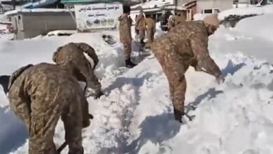 انتہائی سرد موسم میں بھی پاکستان آرمی عوام کی خدمت میں پیش پیش، وادی لیپا میں مثالی امدادی کارروائیاں