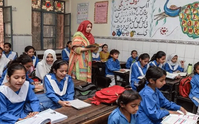 پنجاب کے پبلک تعلیمی اداروں کو معیاری تعلیمی سہولیات کا حامل بنانے کیلئے کوشاں ہیں۔ وزیر تعلیم