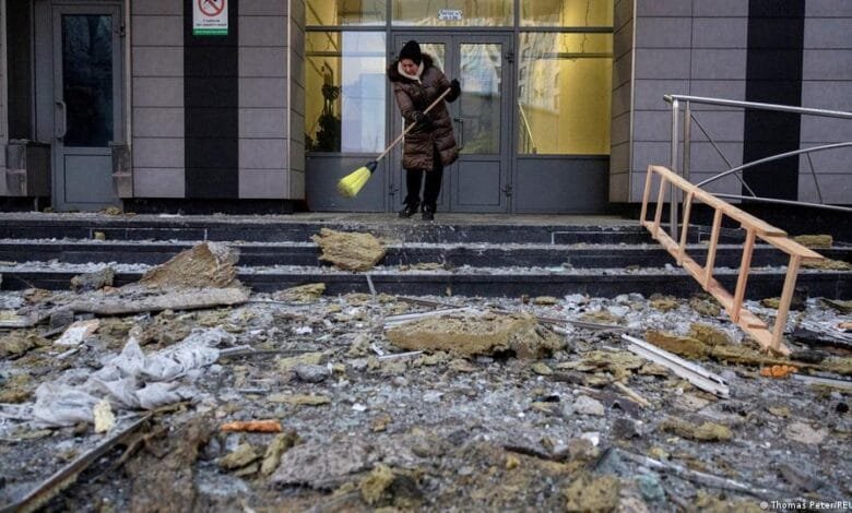 زیلنسکی نے کہا، ’’سردیوں کے انتہائی سرد ترین دنوں میں لوگوں کو دہشت زدہ کرنا روس کے لیے سفارت کاری سے زیادہ اہم ہے۔‘‘