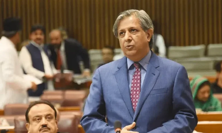 آزادی اظہار رائے آئین اور قانون کے تابع ہے، پگڑیاں اچھالنے کی اجازت نہیں دی جا سکتی: اعظم نذیر تارڑ