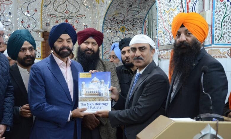 صدر ورلڈ بینک اجے پال سنگھ بنگا کا گردوارہ سری پنجہ صاحب حسن ابدال کا دورہ