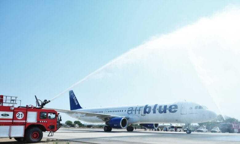 جناح انٹرنیشنل ایئرپورٹ کے اپ گریڈ شدہ رن وے 07L/25R پر پہلی کمرشل لینڈنگ، ایئر بلیو کی پرواز نے تاریخ رقم کر دی