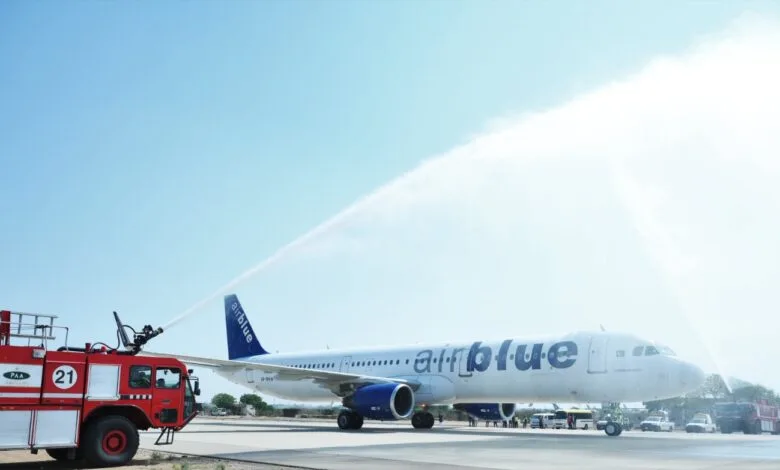 جناح انٹرنیشنل ایئرپورٹ کے اپ گریڈ شدہ رن وے 07L/25R پر پہلی کمرشل لینڈنگ، ایئر بلیو کی پرواز نے تاریخ رقم کر دی