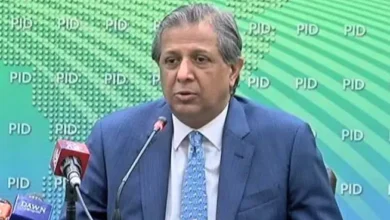 پاکستان کے وزیر قانون اعظم نذیر تارڑ کا کہنا ہے کہ عمران خان کی ایک آنکھ کی بینائی 6 بائے 6 ہے، دوسری 70 فیصد ٹھیک ہے