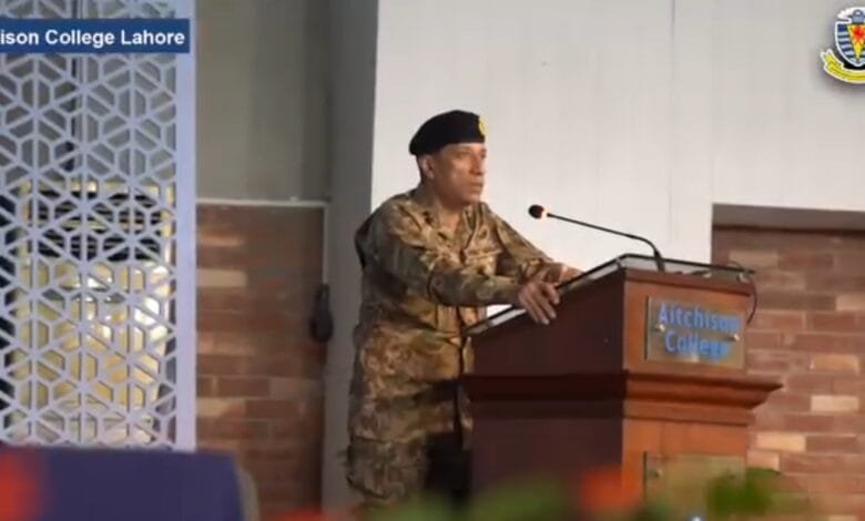 ڈی جی آئی ایس پی آر کی ایچیسن کالج لاہور میں خصوصی نشست