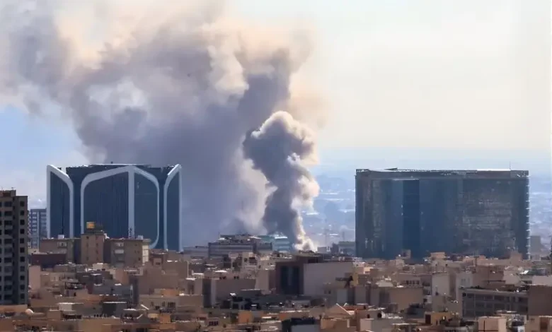 تہران پر میزائلوں اور دھماکوں کی بارش: پاکستانیوں کی آنکھوں دیکھی داستان، شہر ویران اور ہر طرف تباہی