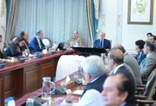 وزیراعظم کی پیٹرولیم مصنوعات کی سمگلنگ، ذخیرہ اندوزی کے خلاف سخت کارروائی کی ہدایت