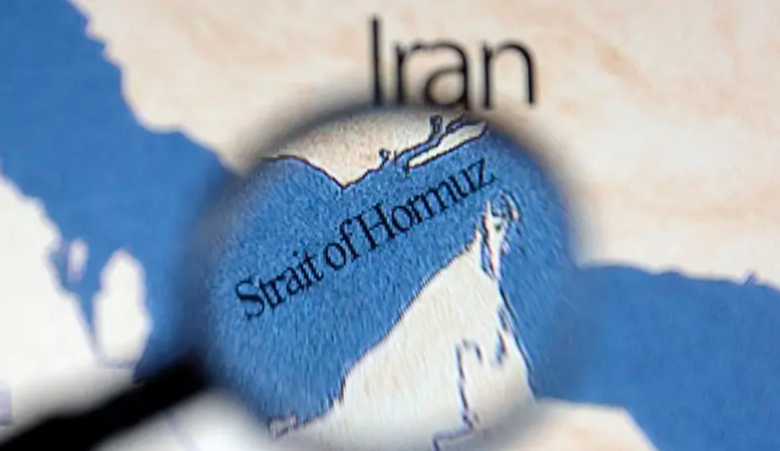ایرانی قانون سازوں نے آبنائے ہرمز سے جہاز رانی پر ٹول ٹیکس کی تجویز دے دی